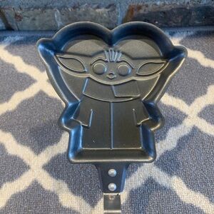 Baby Yoda Valentine pancake fry pan